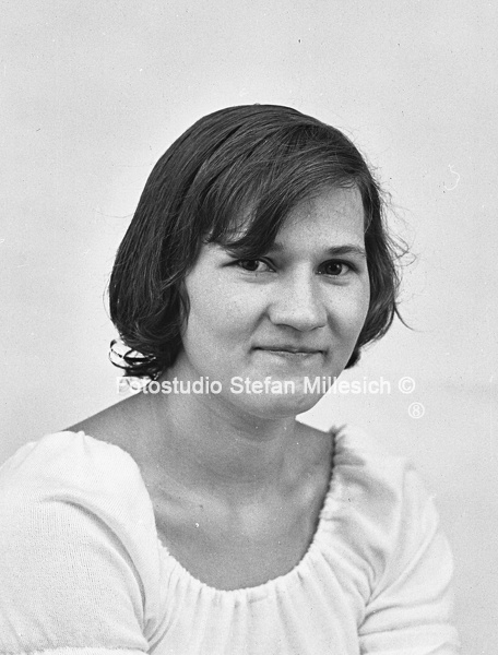 1975 Plakovits Kind 1 - 1975 Plakovits Kind 1.jpg 1975 Plakovits Kind 1.jpg