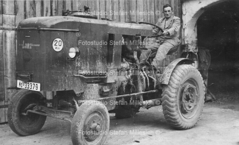 0 11 02 HahJ Traktor Zechm