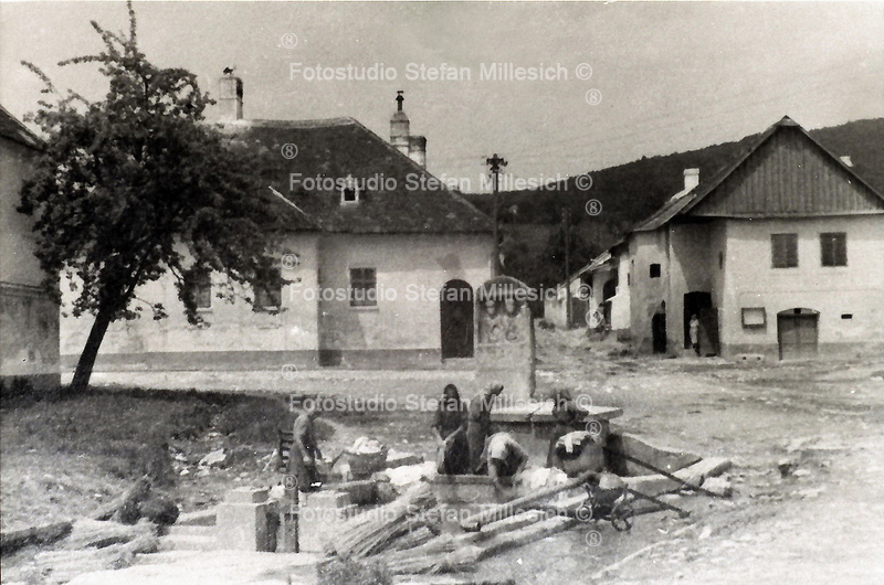 a8a 1940 StGeorgen Dorfbrunnen