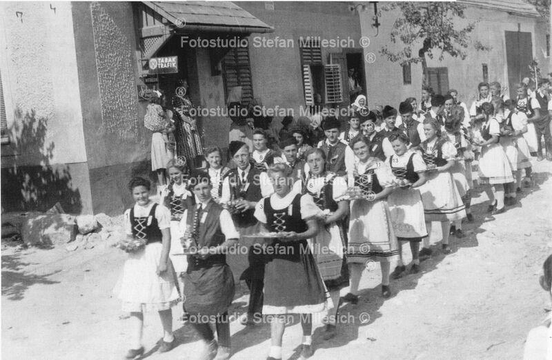 a8d1947 Erntedankfest Aufmarsch