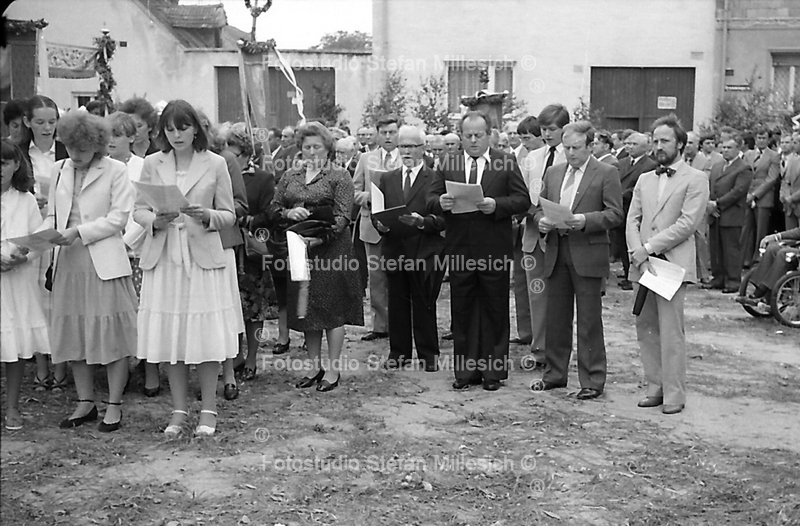 R206 - 0085 - Robert