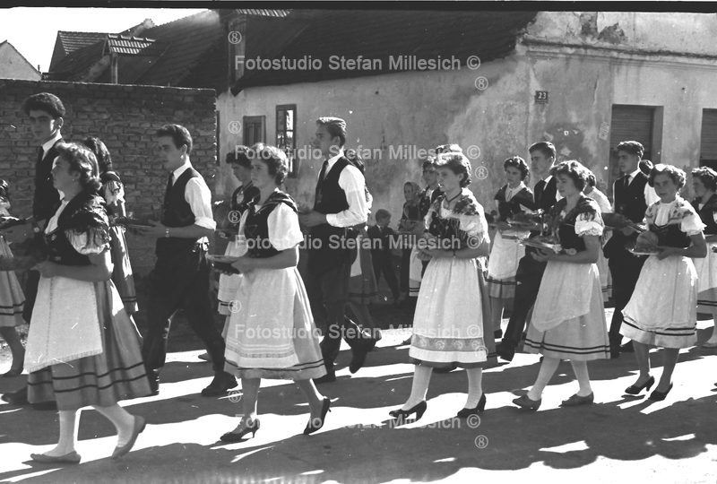 St.Georgen Erntedank 1960c